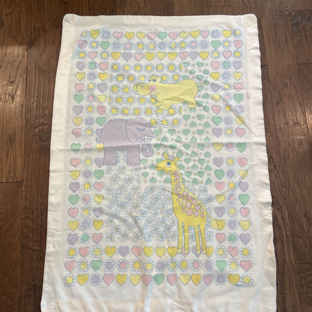 Vtg Riegel Baby Blanket Elephant Hearts & Flower Satin Trim 33"x46" Made In USA